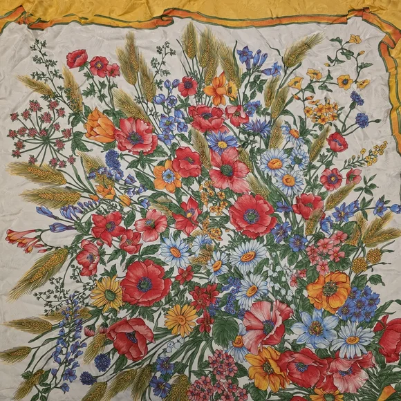Vtg Gucci 100% Silk Scarf Made In Italy Floral Bouquet Design - Picture 2 of 16